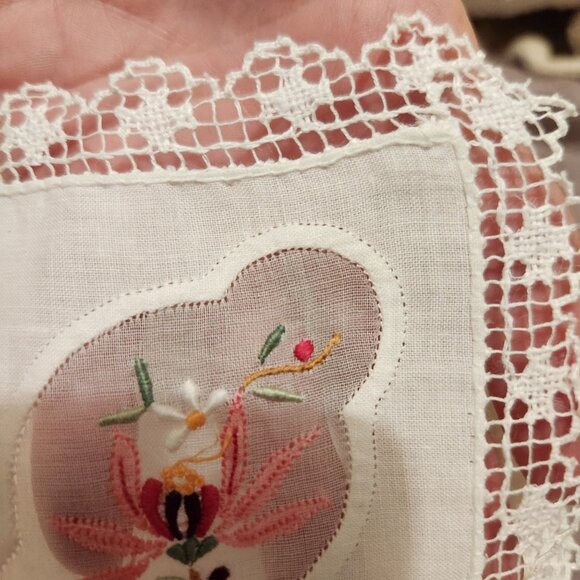 Handmade Vintage Linen Napkins Set Of 12 With Embroidered Floral Detail & Lace T - Picture 3 of 15